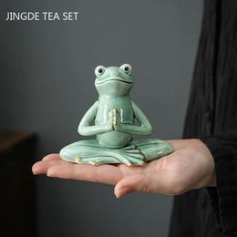 Creative Ceramics Tea Pet Ornaments Zen Frog Statue Figurine Decoration Home Desktop Decore Crafts Set Accessories 240411