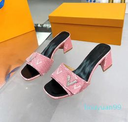 2024 Donne Designer Sandals Sandals Sandals Altezza del tallone e Sandalo Slifori di scarpe piatte