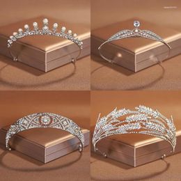 Hair Clips Itacazzo Bridal Headwear Crown Classic White-K Colour Tiaras Suitable For Women's Weddings And Birthday Parties