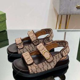 Sandalista di moda di alta qualità sandali casual tallone piatto cinghie sospese in tela stampato comodi scarpe da spiaggia vera pelle classica fibbia in metallo da donna sandalo