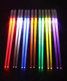 Creative 2pcsPal LED Chopsticks Light Up Durable Lightweight Kitchen Dinning Room Party Portable Food Safe Tableware251S7421241