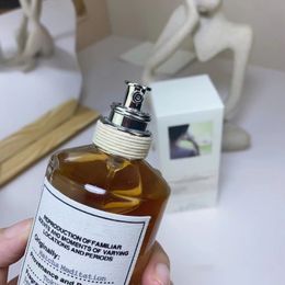 高品質の男性女性香水魅力的な100ml茶男性eu de parfum parisフレグランス香スプレー高品質のコロンスプレー長持ちする