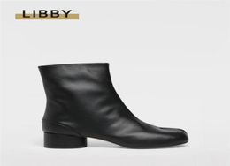 Boots 2022 Women Fashion Tabi Shoes Genuine Leather Ankle Boots Chunky Heels Low Heels Woman Boot Luxury Design Fashion Split Toe 6281839