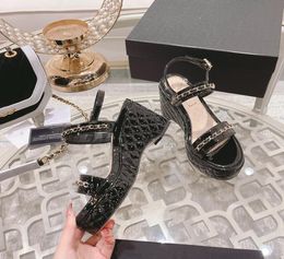 White Women Shoes Designers Wedge Macaron Tone Sandals Luxury Sheepskin Lining Patent Leather Fabric Sheepskin Embroidered Eaterpr3058645