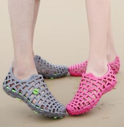 Nuovi uomini casual sandali Fashion Fashion Plastic Sandals Scarpe da spiaggia estate Scarpe d'acqua per maschi da donna di buona qualità7708902