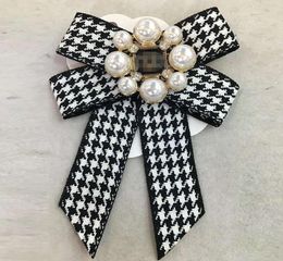 Stylish Bow Brooch With Pearl Bowknot Brooches Pins Jewelry Accessory Wedding Costume Decoration6959641