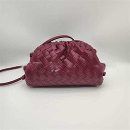 Sell Small Woven Dumpling Bag Womens Designer Bag Autumn Winter Fashion Handheld Clutch Bag Versatile One Shoulder Designer Bag Wallet 230915