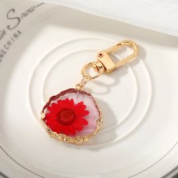 Plated Frame Pressed Real Dried Flower Daisy Petal Resin Pendant Metal Key Chain Rotationable Clasp Keyring Key Holder Jewellery