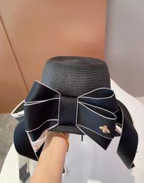 2022 Little bee straw hat fashion versatile casual woven sun visor sun hats Hepburn wind cap for summer beach holiday women black 6047220