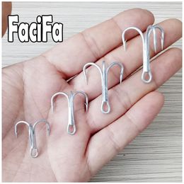 100pcs Thick Treble Hook Strong Silvery and Black Fishing Hook Saltwater Fishhook Barbed Sea Triple Hook 240328