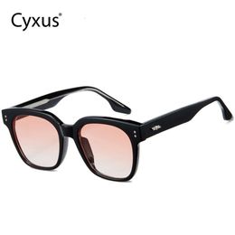 Cyxus Nuovi occhiali da sole Fashion Framella quadrata sfumature di protezione UV per donne uomini non polarizzati Sunnies Outdoor Travel Brand Original Brand Global Voices