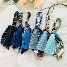 Key Rings Hand-woven Silk Scarf Car Keychain Accessories Luxury Design PU Tassel Handbag Pendant Fashion Brand Tassels Key Chain for Women 240412