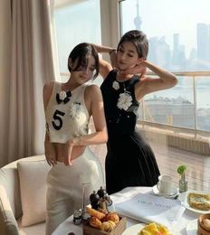 Spring 2021 t shirt French style design heavy pearl bow digital black and white vest Tshirt lady3405732