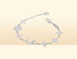 Luxury Designer Elegant Gold and Silver Bracelet Fashion Women039s Letter Pendant Clover Bracelet Wedding Special Design Jewelr5365540