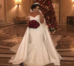 2020 Elegant Beaded Lace Wedding Dresses With Detachable Train Off Shoulder Mermaid Bridal Gowns Applique Ivory Satin Wedding Dres3188785