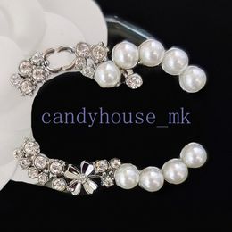 Of Fashion Brooches Jewelry Designer Pins Diamond Letter Brooch Women Brand Crystal Pearl Brooches Marry Wedding Suit Clothing Pin Party Accessories