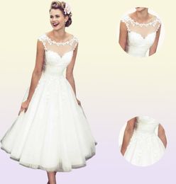 2019 Elegant Short Beach Wedding Dresses Sheer Neck Appliques Lace Length Modest Bohemian Bridal Gowns Vestidos De Noiva Cheap Plus Size2189086