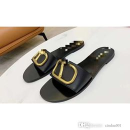 2024 Summer Womens Slippers Sandales Новые декоративные сандалии с пряжкой.