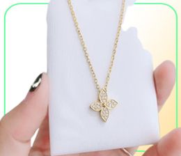 Designer gold necklaces fashion luxury pendant necklace for woman classic flowers diamond pendants Jewellery women 18k gold plated t1300760