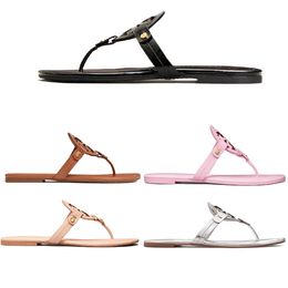 Designer Summer Beach Women Shoes with Box Apri Slingback Sandali di lusso leggero Casual a casa Classic Ade Flat Flip Flops Outdoor