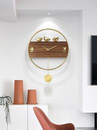 Retro Wall Clocks with 3D Bird Decoration, Home Pendulum Watch, Creative Light, Luxury Living Room, Golden Wall-Mounted Mute Clo