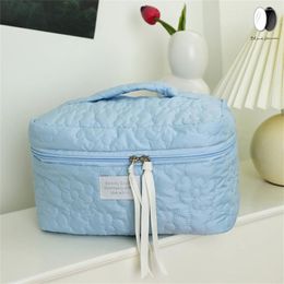 Storage Bags Cloud Shaped Soft Fabric Cosmetic Bag Large Capacity Single Warehouse Makeup Cases Portable Toiletries Organizer Washbag