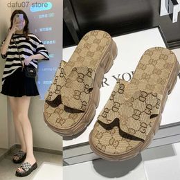 Slippers European Fashion Brand Letter Cool for Women 2023 New GD Thick Sole Herringbone Wearing Outside Beach Womens Shoes Trend H240412