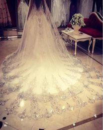 Promotion 35m Luxurious Crystal Wedding Veil 35 Meters Long Top Quality Cathedral Veil Beige White Color Crystal Wedding Acces7925493