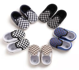 Newborn Boys Girls First Walkers Baby Shoes Checkered Infant Classic Casual Shoes Slipon PreWalker Trainers 018M9033664