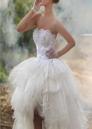 High Low -Ball -Kleid -Brautkleider trägerloser Perlenspitzen Applikationen Puffy Tulle Short Front Long Back Brautkleider Sommer Beach Wedd8022088