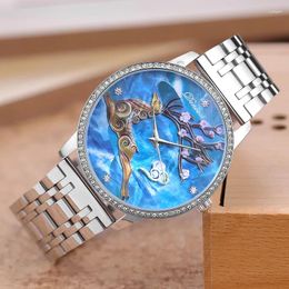 Wristwatches Blue Dial Relief Elk Design Men's Watch Simple 3 Pointer Luxury Diamond Man Business Quartz Fashion Party