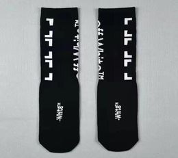 Off Fashion Mens Streetwear Socks Women Men High Quality Cotton Allmatch Arrow XXX Printing Breathable Black White Mixing Footbal6527155