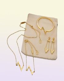 Europe America Fashion Style Jewelry Sets Lady Womens GoldSilvercolor Metal Engraved V Initials Volt Necklace Bracelet Bangle Ea3565442