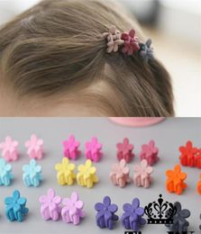 100 pcs New Fashion Baby Girls Small Hair Claw Cute Candy Colour flower Hair Jaw Clip Children Hairpin Hair Accessories Whole248j6783956