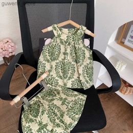 Clothing Sets 2024 New Girls Outfit Summer Small Floral Halterneck Sleeveless Suspender Set Girl Refreshing Shorts Two-Piece Set Y240412