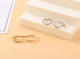 Unisex Golden Glasses Shape Clothes Brooches Lovers Alloy Hollow Out Eyeglasses Lapel Pins Women Men Sweater Backpack Hat Clothing7663661