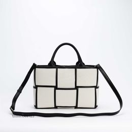 Venata One White Fashion Bags Small Designer Botteega 2024 Cassette Women Black Cowhide Oblique Woven Canvas Square Bag Shoulder Lady Straddle RXHF