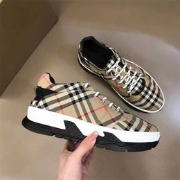 Sell Cheque Leather Suede Sneakers Luxury Brand Casual Shoes Designer Vintage Running Shoes Classic Plaid Sport Shoes Fashion Mens And Womens Dress Shoes