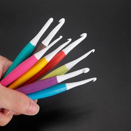 8PCS Inline Crochet Hooks Ergonomic Crochet Hook Set 2.5mm to 6mm Crocheting Plastic Hook Crochet Needles for Yarn Craft