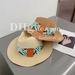 Designer Straw Hat Bucket Hat Luxury Beach Sun Protection Hat Flat Straw Hat With Printed Ribbon Travel Wide Brimmed Sun Hat