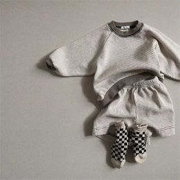 Shorts Autunno nuovo set di vestiti per maniche lunghe per bambini ragazze con le cime del waffle solide + pantaloncini 2 pezzi abiti da bambino per bambini