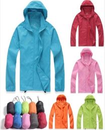 2021 Summer Mens Brand Rain Jacket Coats Outdoor Casual Hoodies Windproof and Waterproof Sunscreen Face Coats Black White XSXXXL6899004