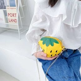Handbags New Fruit Children Strawberry Stereo Bag Chain Messenger Bag Kids Cute Little Girl Coin Purse Creative Fashion Mini Shoulder Bag