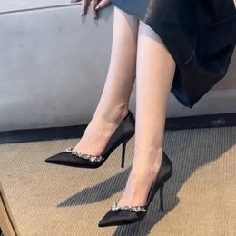 French rhinestone edging high heels women fashion all-matching black pointy thin heel shallow mouth single sexy shoes 240328