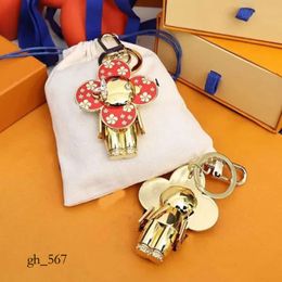 Keychains Lanyards Design Bag Charms Luxury Designer Couples Key Chain New Sunflower Key Ring Pendant Cute Panda Key Fashion Accessories for Women Men 742
