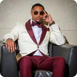 Burgundy Mens Suits Blazers Groomsmen Lvory Pattern And Burgundy Groom Tuxedos Shawl Lapel 2 Pieces For Wedding( Jacket+Pants)