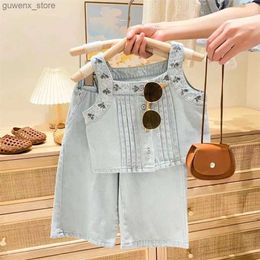 Clothing Sets Summer new style girls vest clothing set childrens embroidered flower suspender jeans pants two-piece suit Y240412