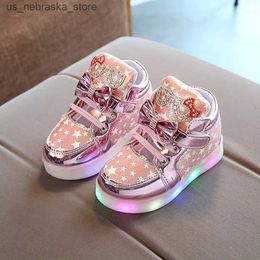 Sneakers Childrens LED sports shoes cute girls shining princess childrens non slip soft soled light Q240412