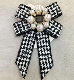 Stylish Bow Brooch With Pearl Bowknot Brooches Pins Jewellery Accessory Wedding Costume Decoration8449890