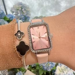 Luxury Lady Watches Top Brand Leather Strap Women Owatches Diangle Diamond Designer di alta qualità orologio per il regalo di compleanno per la festa della mamma per la donna